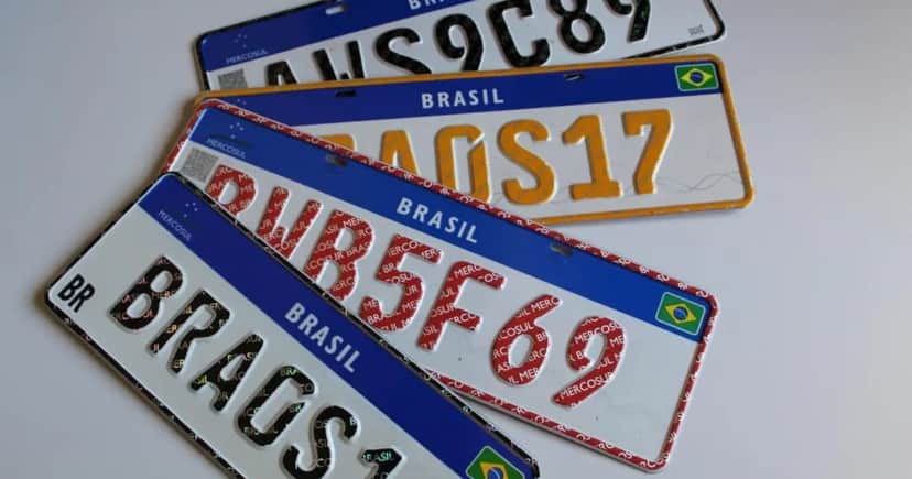 Erros em placas que causam pontos na CNH e multas (Foto: Divulgação) Erros em placas que causam pontos na CNH e multas (Foto: Divulgação)