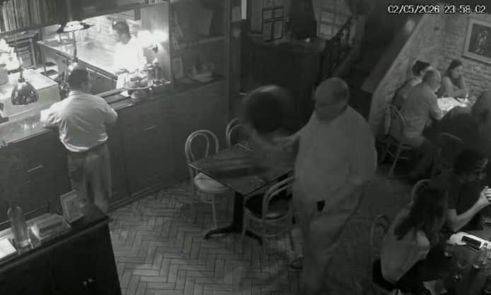 Imagens vazadas mostram cantor famoso quebrando tudo em restaurante (Foto: Reprodução / YouTube) Imagens vazadas mostram cantor famoso quebrando tudo em restaurante (Foto: Reprodução / YouTube)