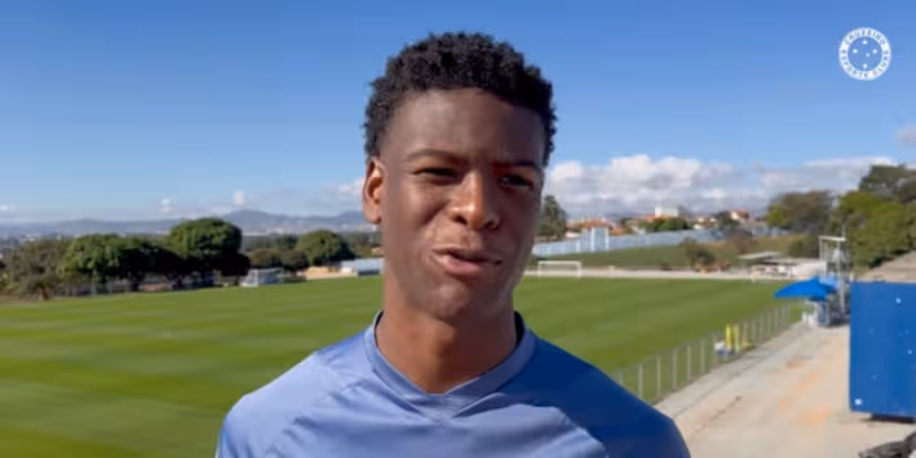 Jonathan Jesus com sondagens do futebol europeu (Reprodução: Youtube) Jonathan Jesus com sondagens do futebol europeu (Reprodução: Youtube)