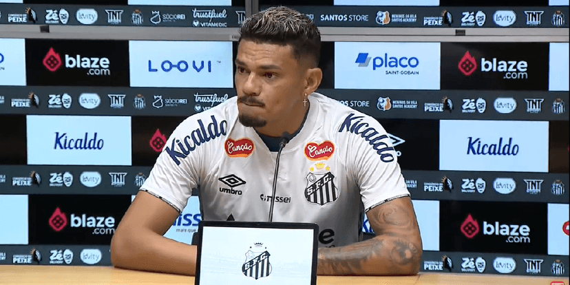 Tiquinho Soares no Santos (Foto: Reprodução/ YouTube/ ESPN) Tiquinho Soares no Santos (Foto: Reprodução/ YouTube/ ESPN)