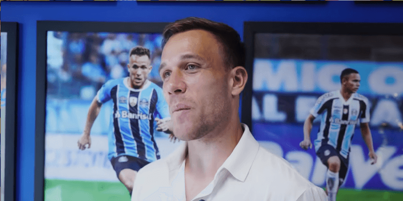 Arthur no Grêmio (Foto: Reprodução/ YouTube) Arthur no Grêmio (Foto: Reprodução/ YouTube)
