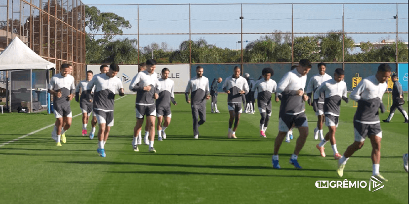Elenco do Grêmio treinando (Foto: Reprodução/ YouTube) Elenco do Grêmio treinando (Foto: Reprodução/ YouTube)