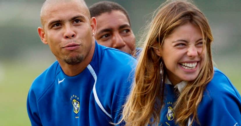 Jogador Ronaldo com a então namorada Daniella Cicarelli, em agosto de 2004, meses após o começo do relacionamento (Foto: Reprodução) Jogador Ronaldo com a então namorada Daniella Cicarelli, em agosto de 2004, meses após o começo do relacionamento (Foto: Reprodução)