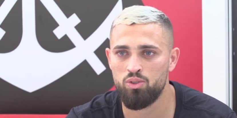 Léo Duarte na época em que defendia o Flamengo (Reprodução: Youtube) Léo Duarte na época em que defendia o Flamengo (Reprodução: Youtube)