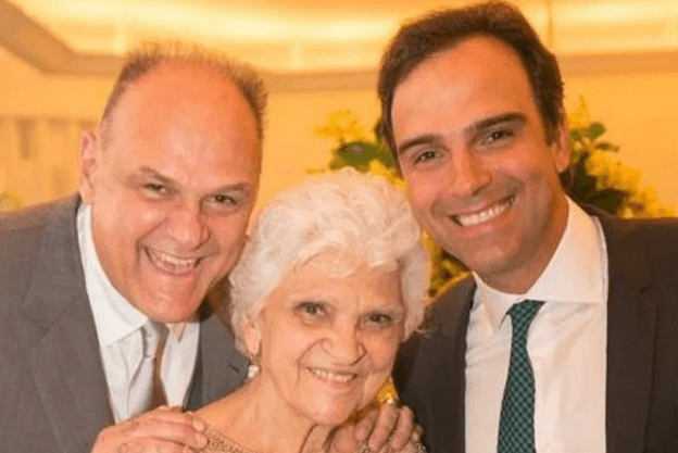 Tadeu Schmidt perdeu o irmão Oscar Schmidt, e a mãe, Dona Janira (Foto: Reprodução / Instagram) Tadeu Schmidt perdeu o irmão Oscar Schmidt, e a mãe, Dona Janira (Foto: Reprodução / Instagram)