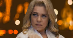 Quem Ama Cuida: Rosa faz Pilar comer na palma da sua mão para esconder DNA de Brigitte