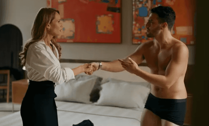 Dora e André em Quem Ama Cuida (Foto: Reprodução / Globo) Dora e André em Quem Ama Cuida (Foto: Reprodução / Globo)