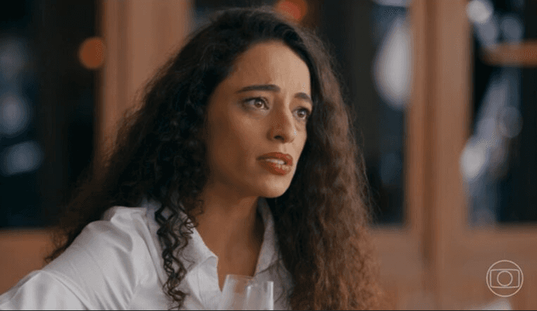 Lyris (Pri Helena) em Quem Ama Cuida (Foto: Reprodução / Globo) Lyris (Pri Helena) em Quem Ama Cuida (Foto: Reprodução / Globo)