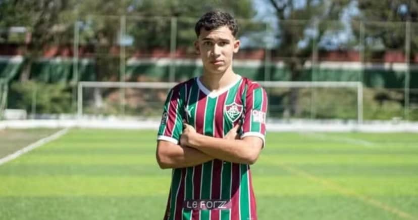 Suzano assina primeiro contrato profissional com o Fluminense — Foto: Reprodução - Fluminense Suzano assina primeiro contrato profissional com o Fluminense — Foto: Reprodução - Fluminense