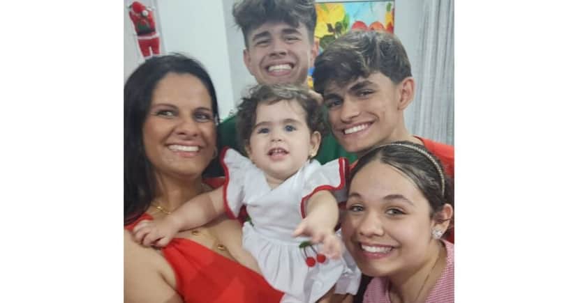 Gisele Monteiro ao lado dos filhos (Foto: Reprodução / Instagram) Gisele Monteiro ao lado dos filhos (Foto: Reprodução / Instagram)