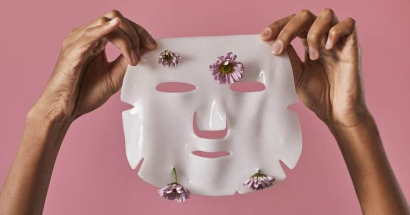 Máscara facial na mão (Foto: Canva) Máscara facial na mão (Foto: Canva)