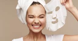 Máscara facial de farmácia: Como usar para hidratar a pele e reduzir rugas