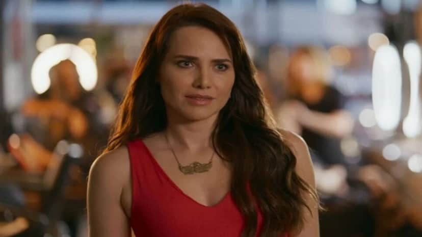 Adriana em "Quem Ama Cuida" (Foto: Reprodução/Globo) Adriana em "Quem Ama Cuida" (Foto: Reprodução/Globo)