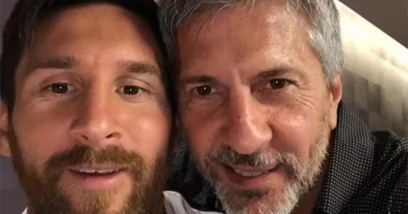 Messi ao lado do pai - Foto: Internet Messi ao lado do pai - Foto: Internet