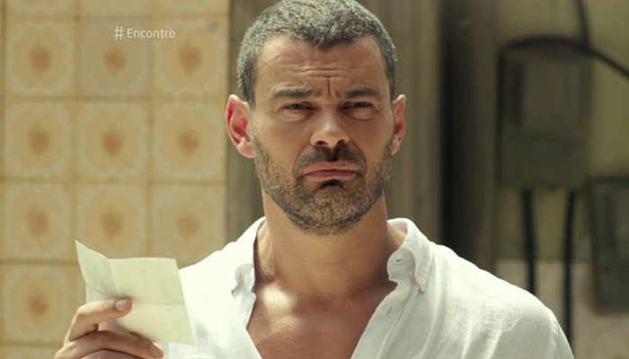 César (Carmo Dalla Vecchia) em cena de "A Regra do Jogo" (Foto: Reprodução/Globo)