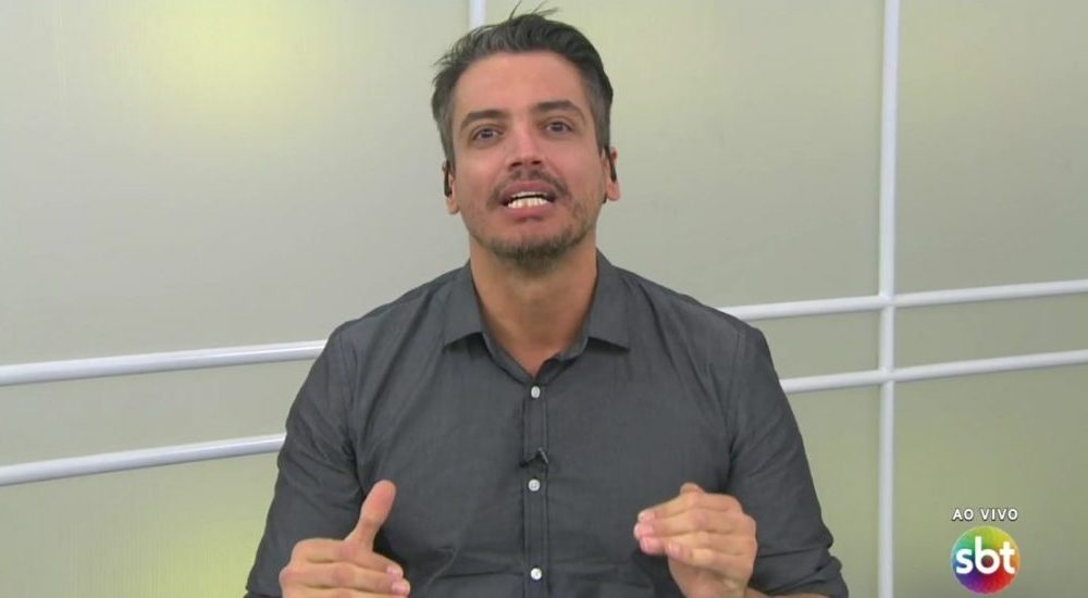O apresentador Leo Dias, do Fofocalizando (Foto: Reprodução/SBT)