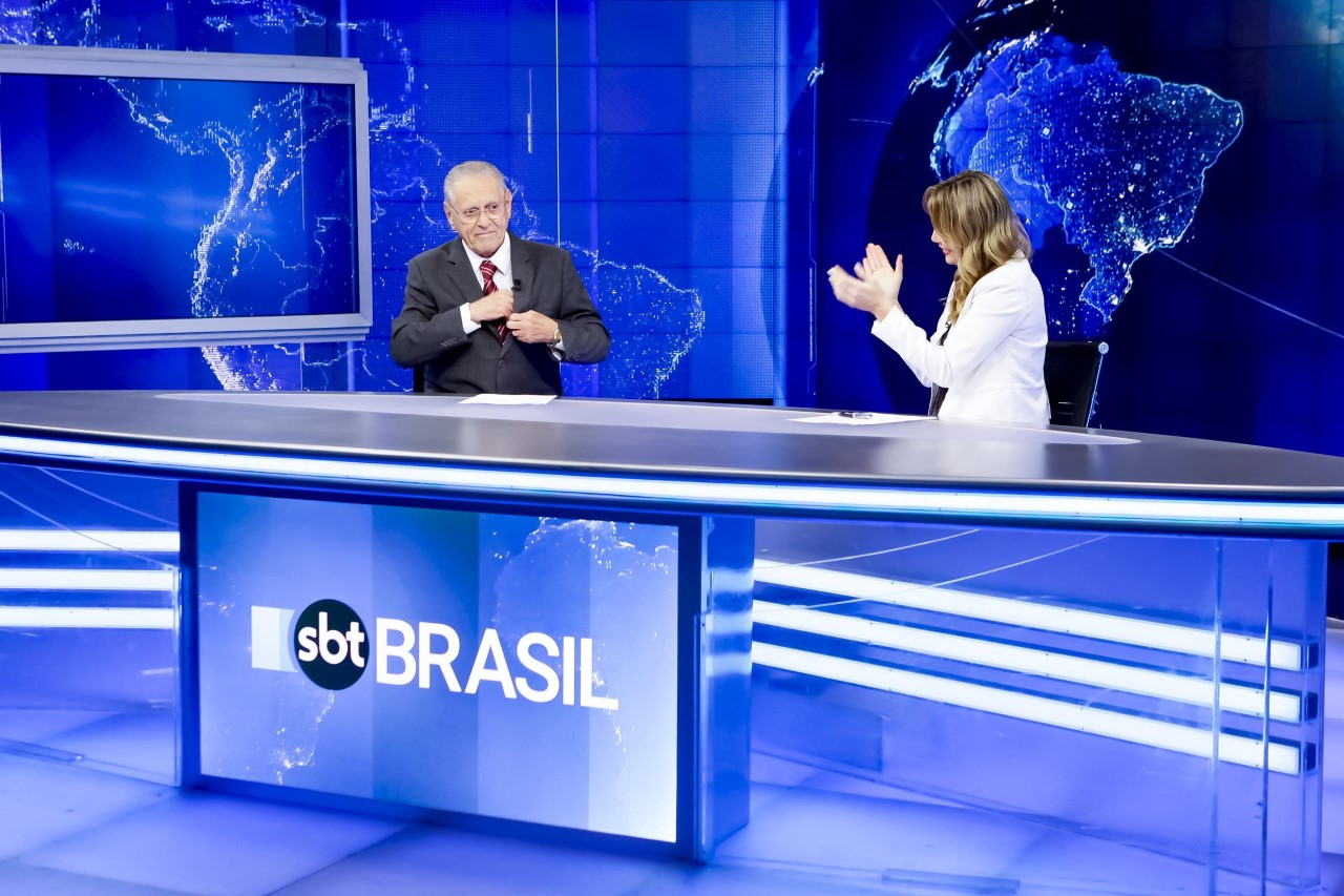 Joseval Peixoto ao lado de Rachel Sheherazade em seu último SBT Brasil (Foto: Gabriel Cardoso/SBT)