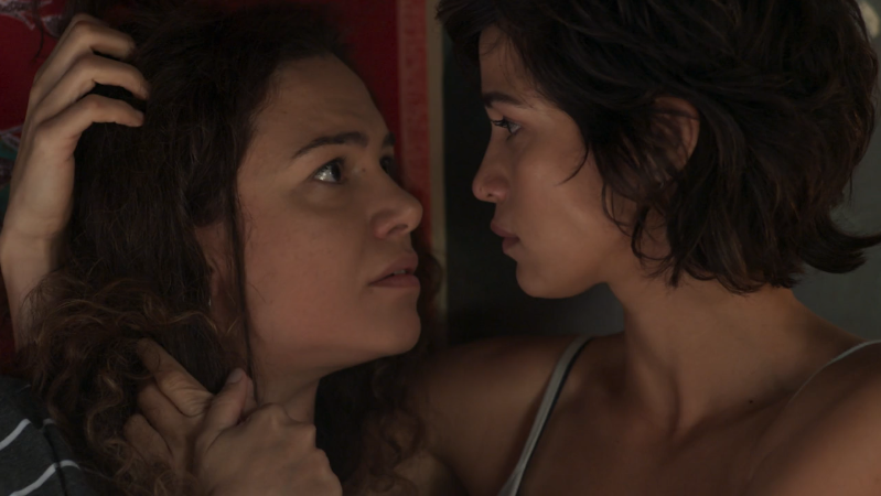 Selma (Carol Fazu) e Maura (Nanda Costa) em cena de Segundo Sol (Foto: Reprodução/Globo)