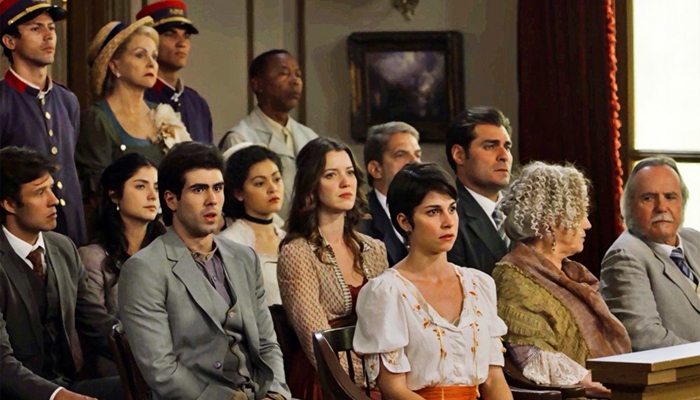 Todos no julgamento de Xavier (Ricardo Tozzi) em cena de Orgulho e Paixão (Foto: Divulgação/Globo)