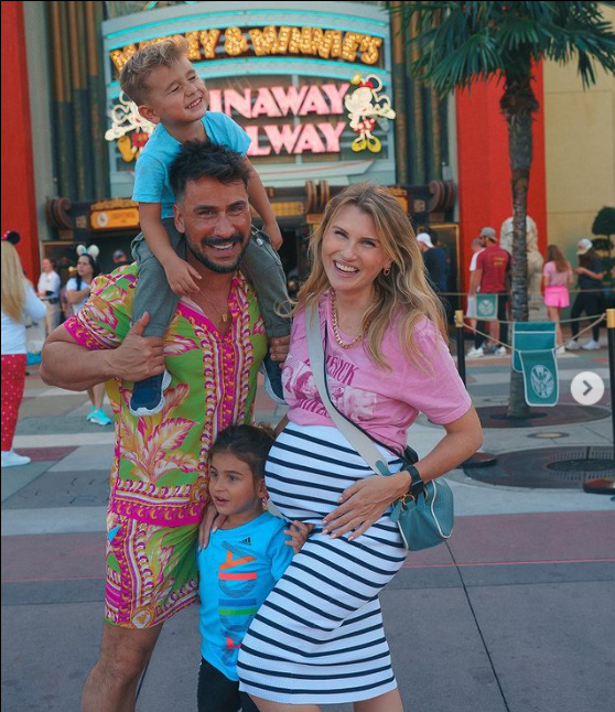 Júlio Rocha, a esposa, e os filhos (Foto Reprodução/Instagram)