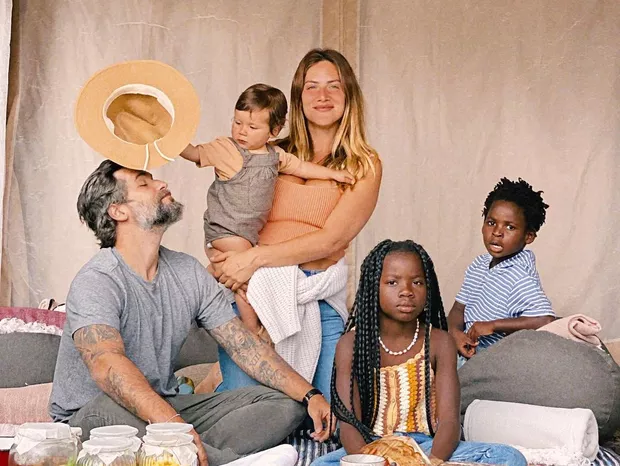 Giovanna Ewbank, Bruno Gagliasso e os filhos (Foto: Reprodução/ Instagram)