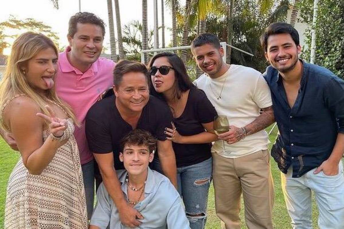 Cantor Leonardo com seus 6 filhos. Foto: Reprodução/Internet