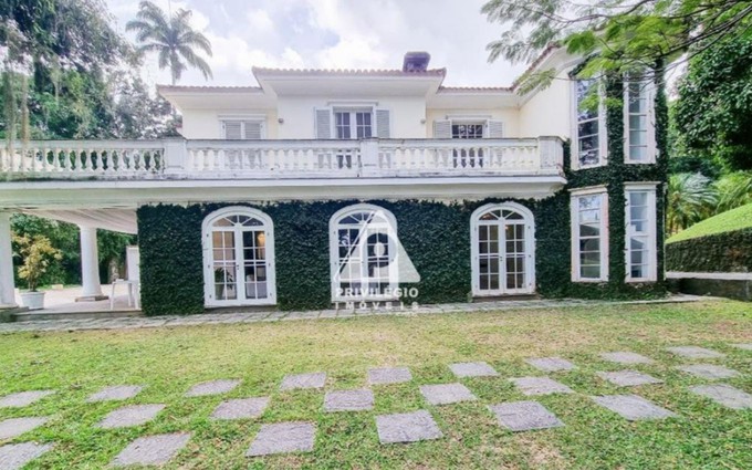 Fachada e quintal da mansão absurda de Isabelle Drummond em Sete Vidas, que está à venda por R$22mi - Foto Reprodução Internet
