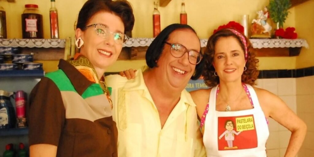 Márcia Manfredini com Marcos Oliveira e Marieta Severo em "A Grande Família" (Foto: Divulgação/TV Globo)