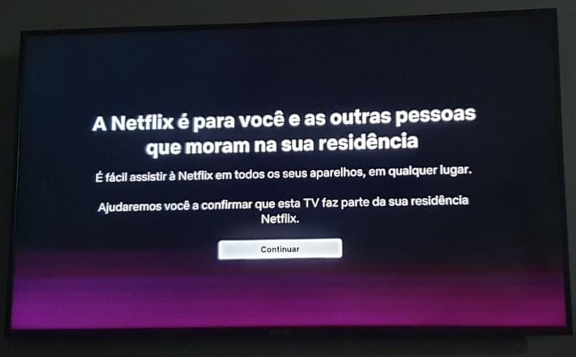 Aviso da Netflix pelos monitores informando a mudança (Foto Reprodução/Internet)