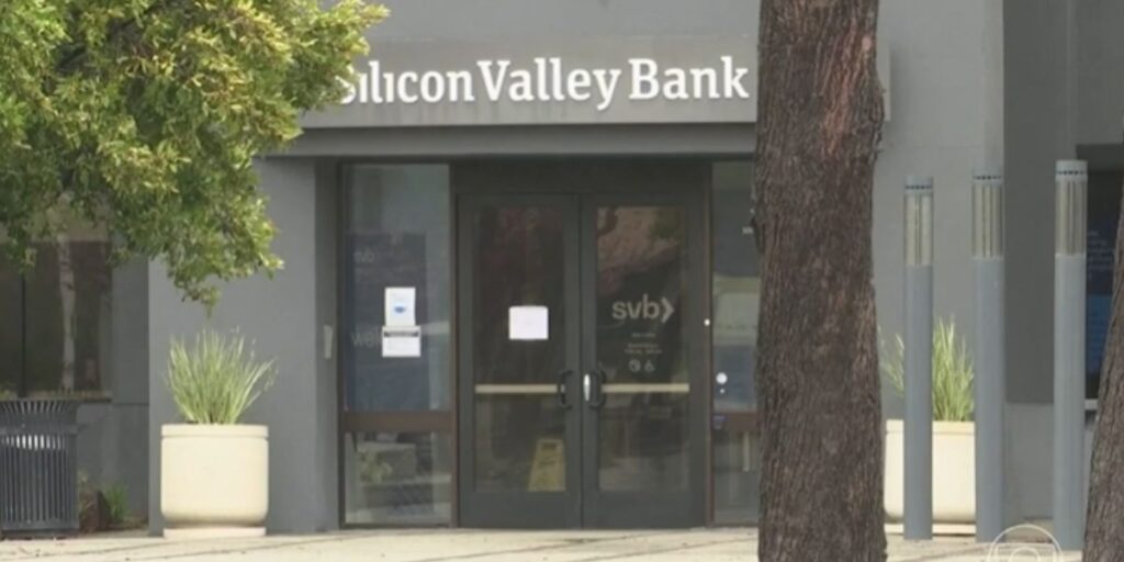 Silicon Valley Bank foi um dos primeiros a fechar em 2023, no Estados Unidos (Reprodução: Globo)