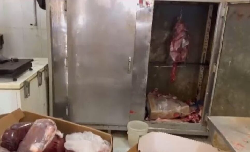 Carnes no açougue de Belford Roxo (Foto: Reprodução/Internet)