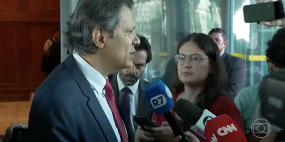 Fernando Haddad durante coletiva de imprensa (Foto: Reprodução / Globo)