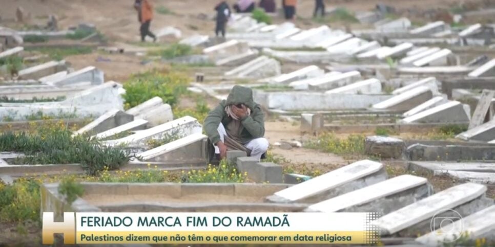Homem em cemitério (Foto: Reprodução / Globo)
