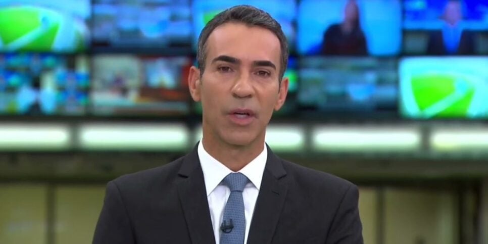César Tralli na bancada do Jornal Hoje (Foto: Reprodução / TV Globo)