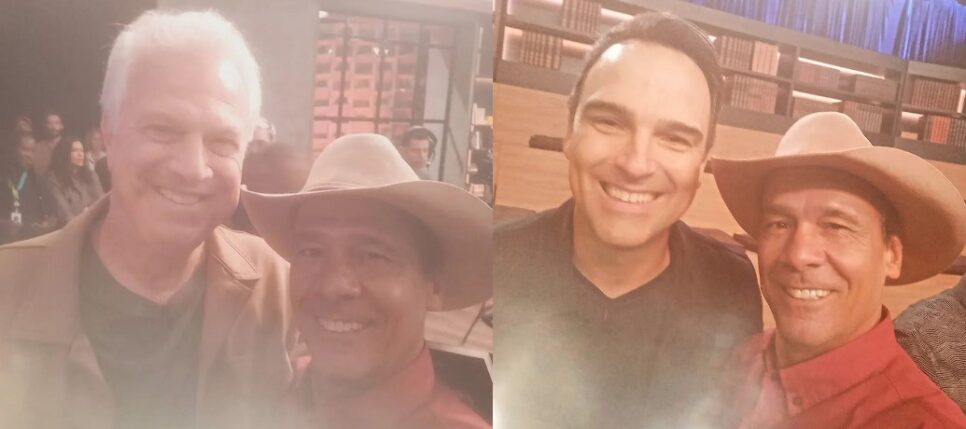 O cowboy, Rodrigo Leonel ao lado de Pedro Bial e Tadeu Schmidt nos bastidores da Globo (Foto: Reprodução / Instagram)